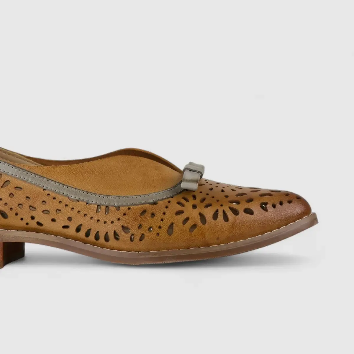 Bulbul Leather Low Heel Pump Tan/Grey 4788-01