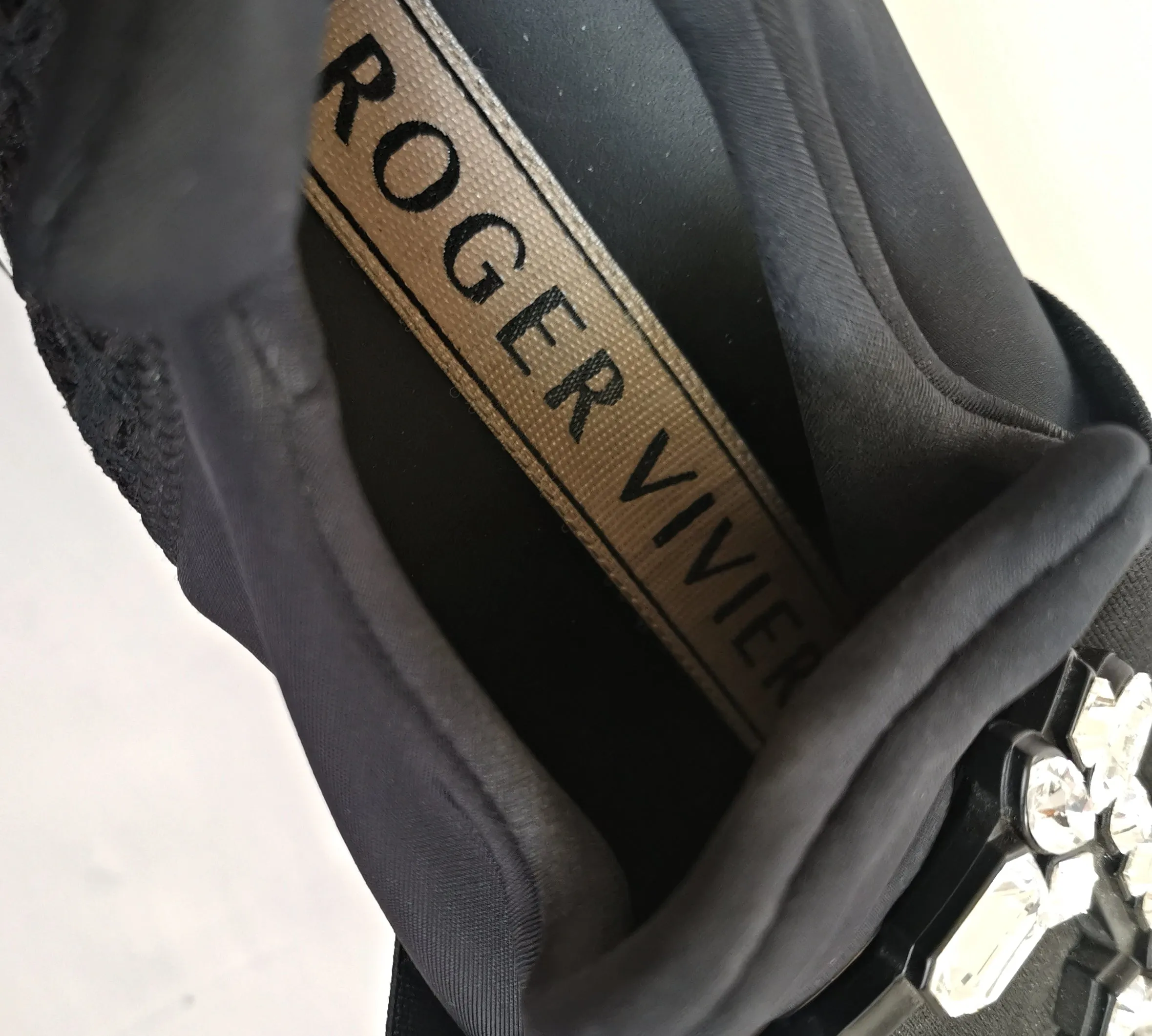 ROGER VIVIER BLACK VIV RUN STRASS LACE CRYSTAL BUCKLE SNEAKERS (39)